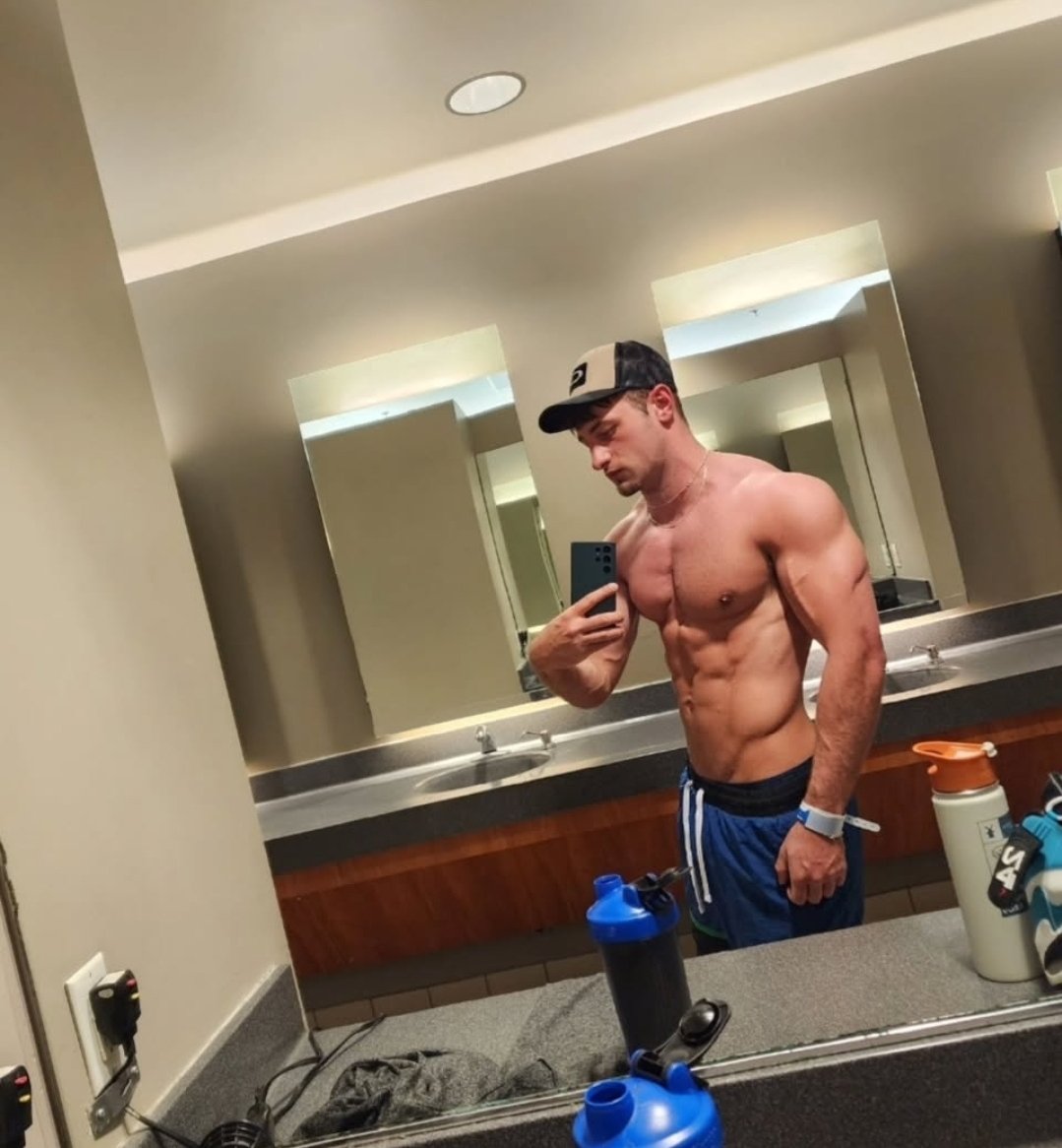 You gonna out work me ? I doubt that.  Fuck what you heard. Get your ass to my dms !
 #cashmaster #findom