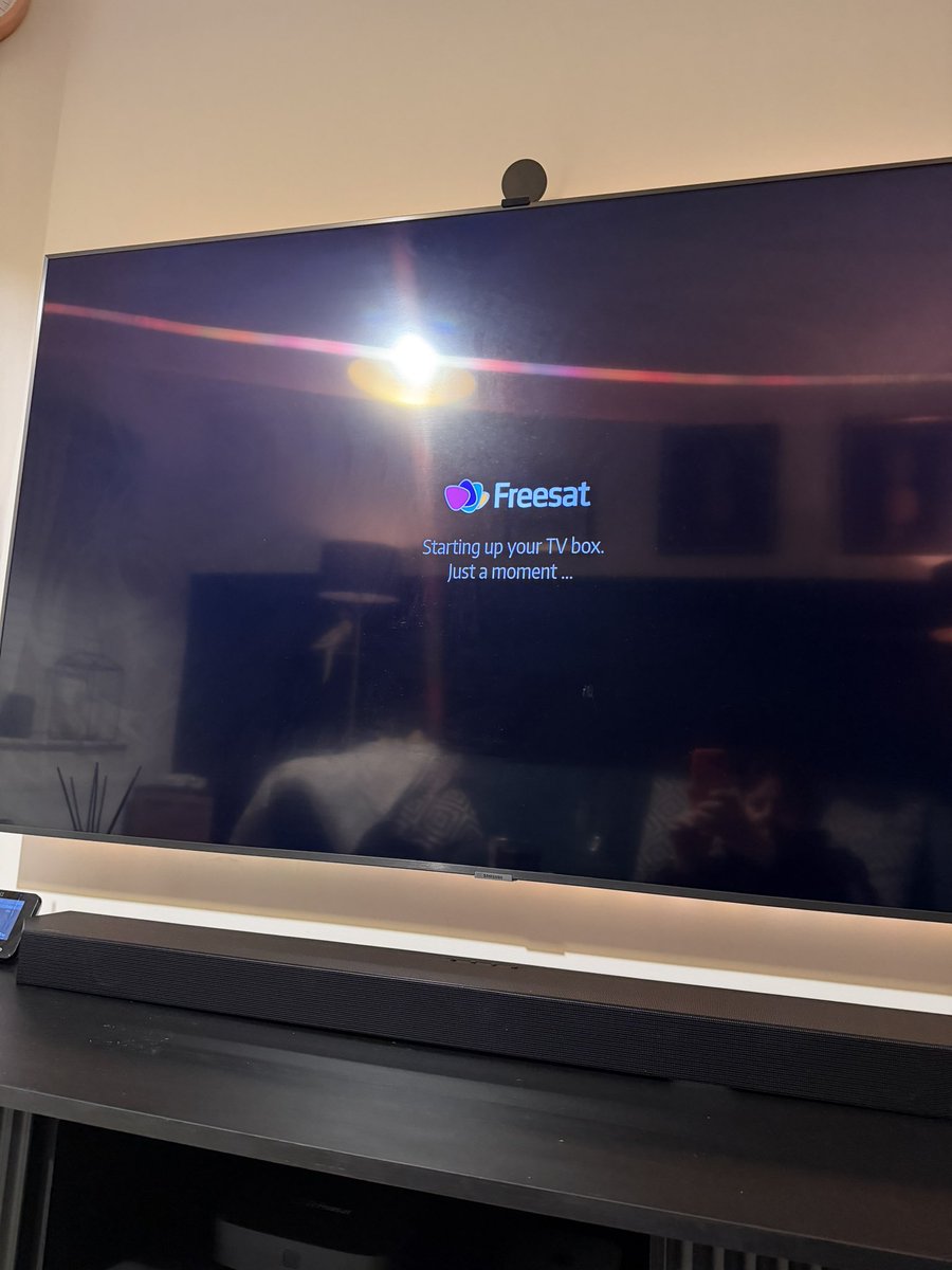 andmas81's tweet photo. @freesat @freesat_tv  my box has been doing this for 2 hours. Is it dead? https://t.co/3INii6AEPX
