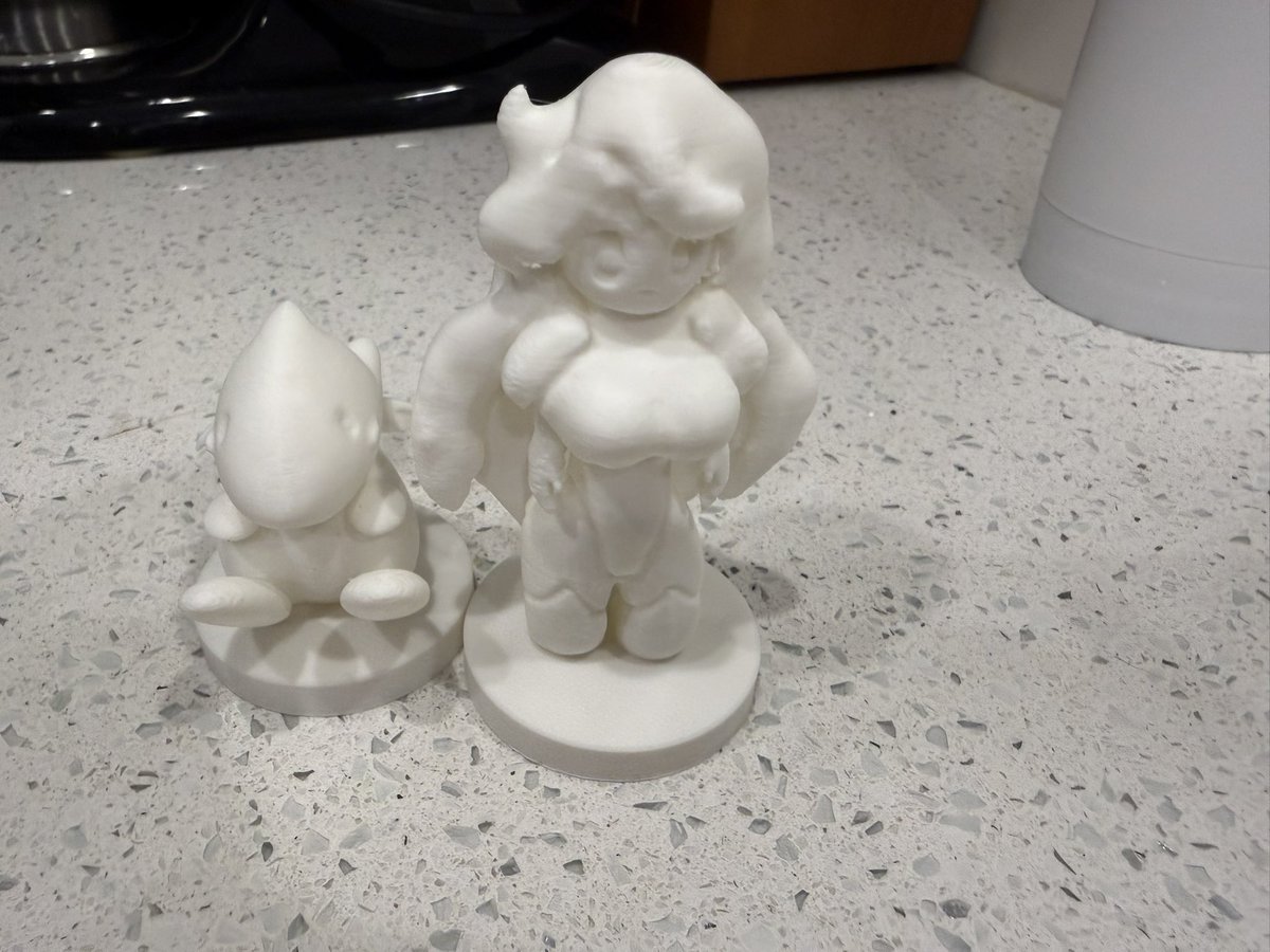 I’ve made yet another figure for my line of Virtual Boy amiibo. This one’s “Lisa/Megu” from Virtual Lab. I made box art for her too, though thats still being finished. This my second “complex” figure that was made from scratch.