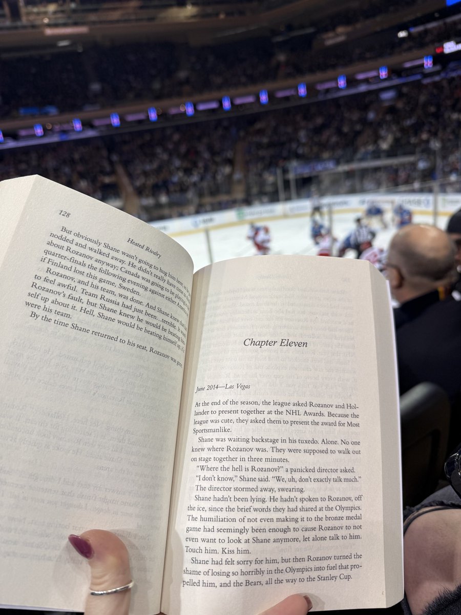 idkjustyelling's tweet image. finally some real hockey at MSG