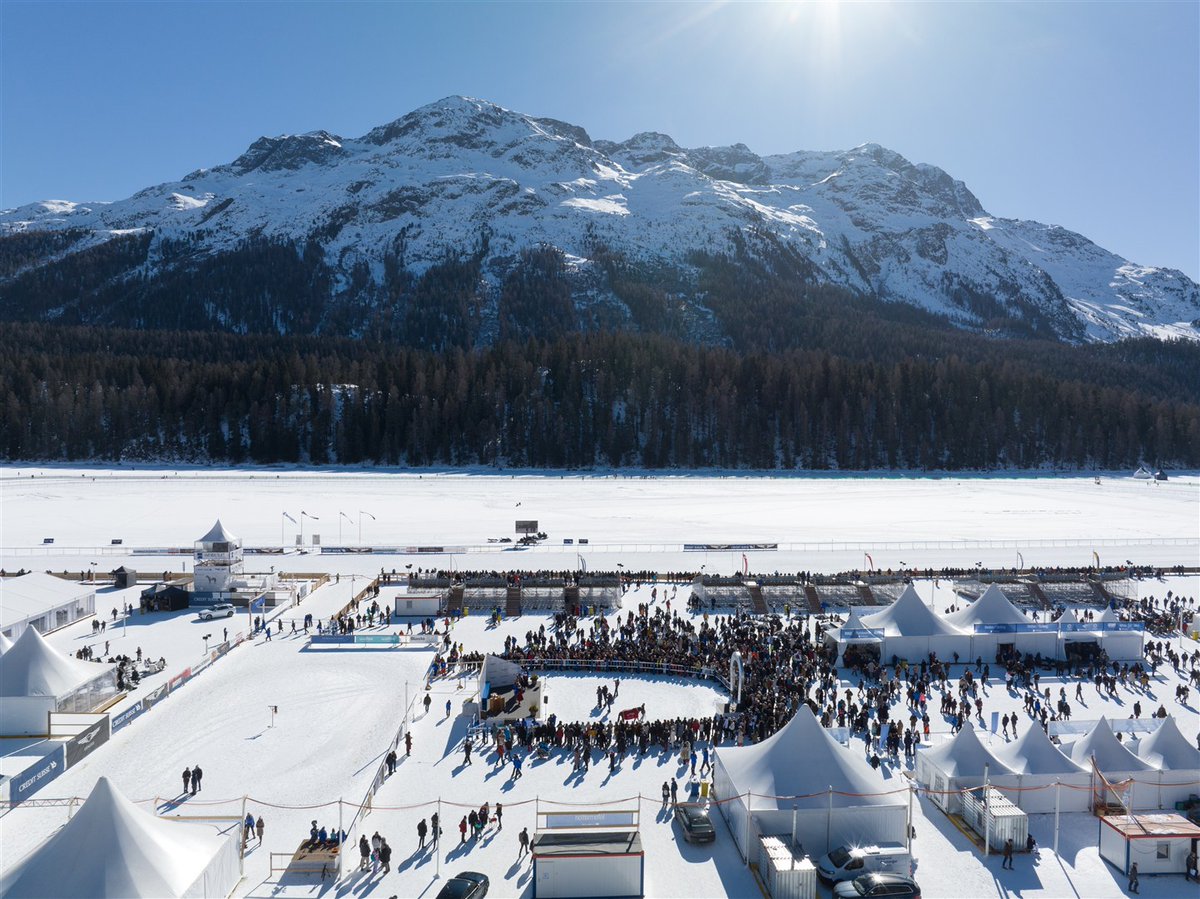 凍った湖で競馬?!? そんなのスイスだけ❄️🐎✨
毎年2月、凍結したサン・モリッツ湖が冬の競馬フェス「White Turf」の特設競馬場に変身！息をのむエンガディン山脈を背景に、氷上を駆けるサラブレッド、馬そり、スキージョーリングも必見🔥
📅 2026年2月8日・15日・22日