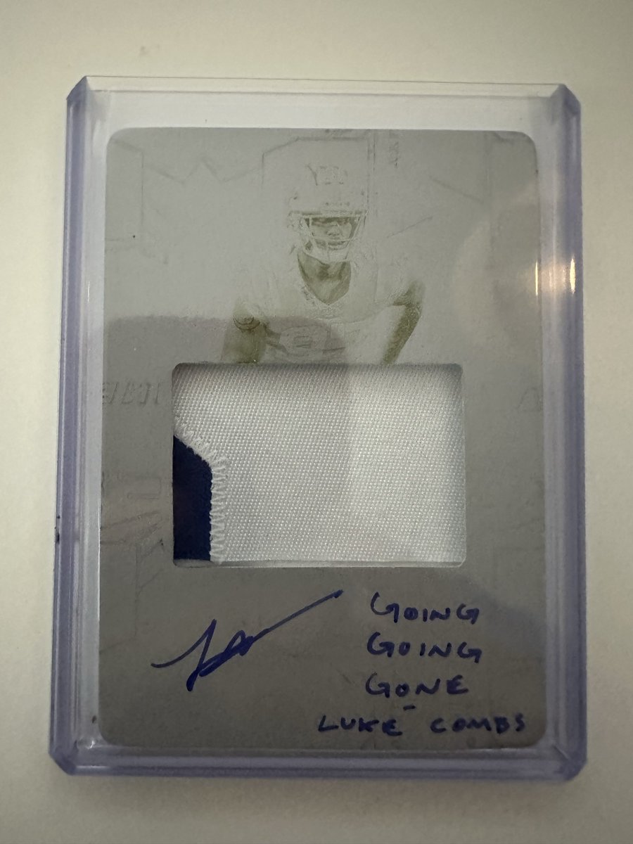 Brismith227's tweet image. Luke, congrats on getting into the hobby. I got this 1 of 1 @laiatu_latu card with your lyrics on it. Would be my honor to get to you. Big fan here