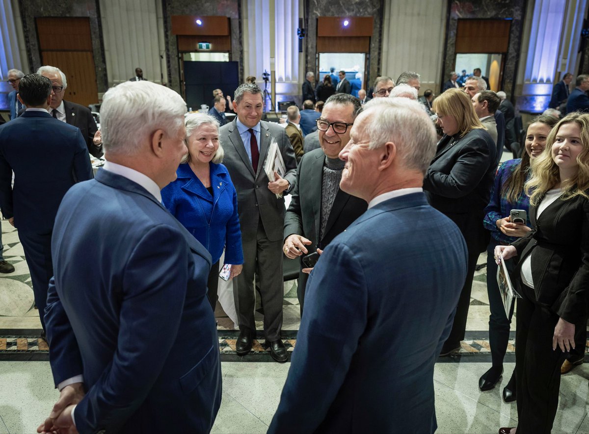 Stephen Harper tweet media