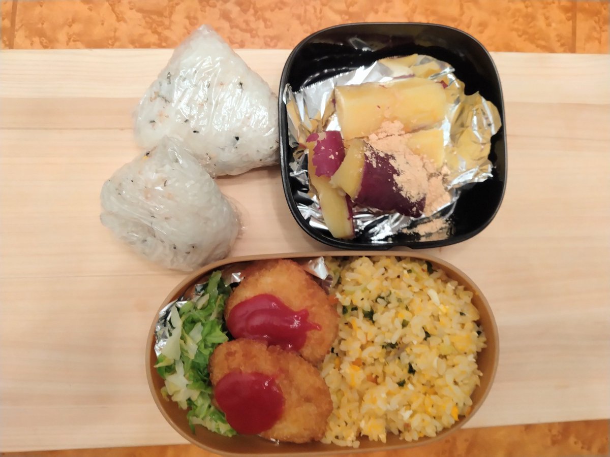 Sushiroll_daddy's tweet photo. 夜食は焼きそば大盛り、朝飯もパクパク、夜は２人前、昼は足りないらしい。これで大食漢の兄貴が帰ってきたらやばい。また、キッチンが忙しくなる。
#お弁当 https://t.co/zfvCKnbpk1