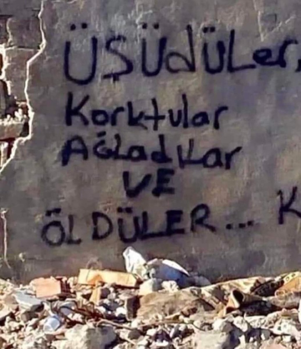 .
.
.

ve bize evlatlarını emanet ettiler,
depremin kayıp çocukları nerde?
.
.
.
?

#DepremdeKaybolanCocuklarNerede 
#6subat2023