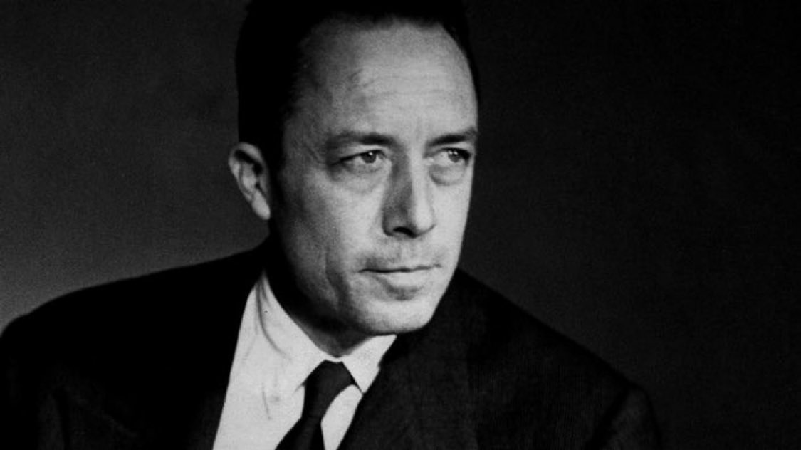 « Chaque génération se croit vouée à refaire le monde. La mienne sait pourtant qu’elle ne le refera pas. Mais sa tâche est plus grande. Elle consiste à empêcher que le monde se défasse. »
Albert Camus.