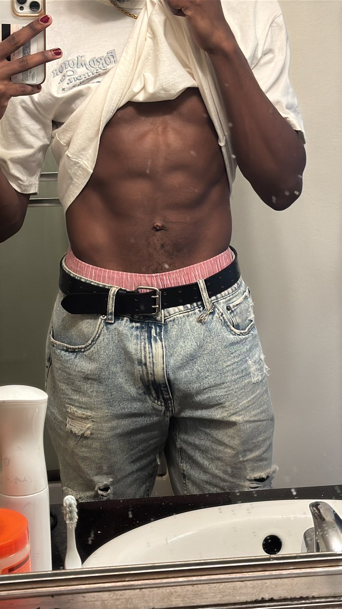 tim33296's tweet image. Lowkey fucking w boxers again