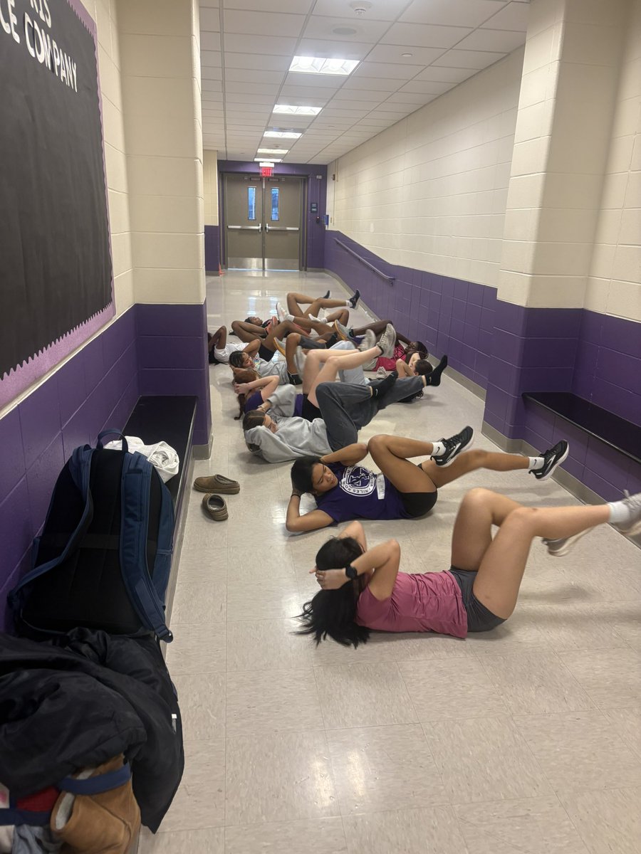 💜🥇Niles North Girl’s Track & Field💜🥇 tweet media