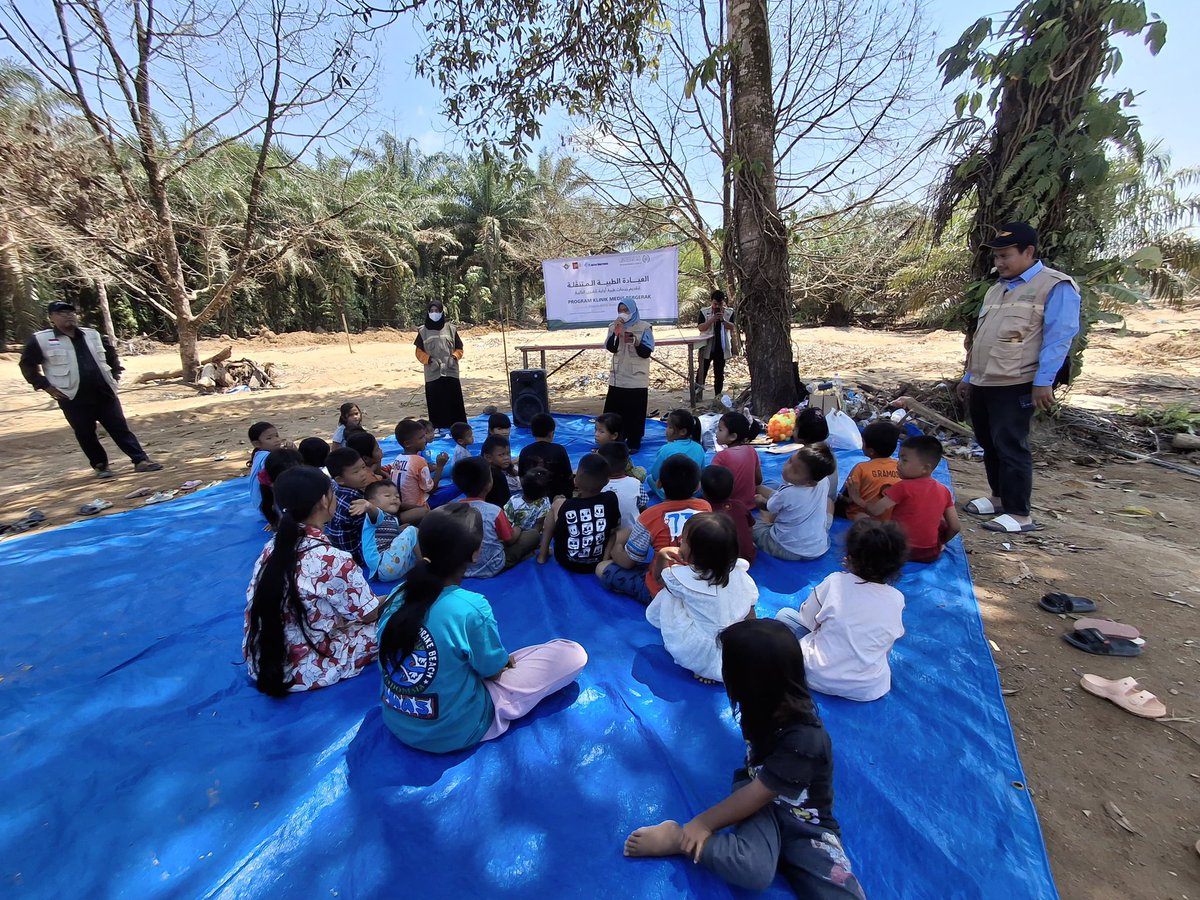 Duduk bersama, saling mendengar, dan belajar kembali tersenyum.
Langkah kecil untuk memulihkan semangat anak-anak
Di bawah pepohonan, harapan kembali ditanam.
Anak-anak belajar bahwa mereka tidak sendiri
Rek. Donasi
BSI: 7243558535

#JumatBerkah
<a href="/PeduliYatimBrsm/">Peduli Yatim Bersama</a>