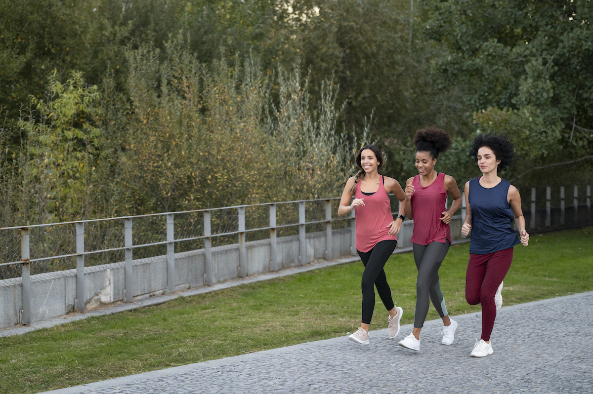 SportStarsMag's tweet image. 🏃‍♀️✨ Calling all female runners! Ready to level up your training? Check out these top 8 tips to enhance your performance and make every step count! 💪👟 #SportStars #runningtips #runningcommunity  sportstarsmag.com/2026/02/top-8-…