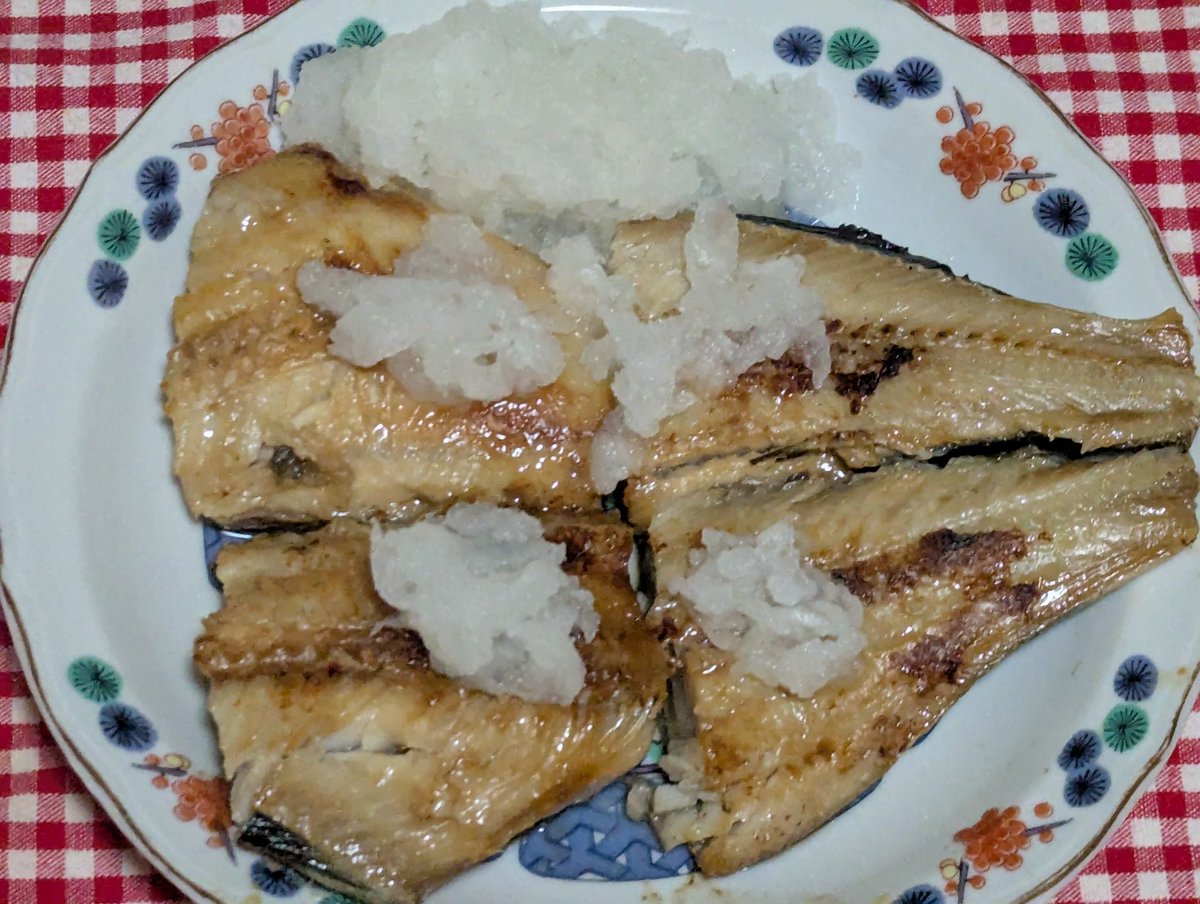 おはようございます　今朝の蔵王
昨夜は風が強く今朝も若干残る
リハビリ兼ねゴミ出しに😁
明日から気温が低くなるらしい
いつもありがとございます
今日も元気で行ってらっしゃい
本日もご安全に
昨夜のホッケ🐴勝った大根おろし入れすぎ？www