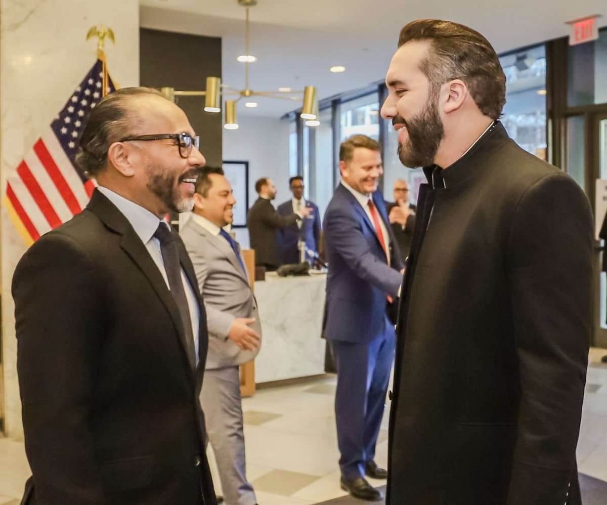 Juntos en Washington 🇸🇻🇸🇻🇺🇸🇺🇸

El trabajo coordinado entre el Ejecutivo y el Legislativo para construir un nuevo país

Presidentes <a href="/nayibbukele/">Nayib Bukele</a> y <a href="/ECastroES/">Ernesto Castro</a>