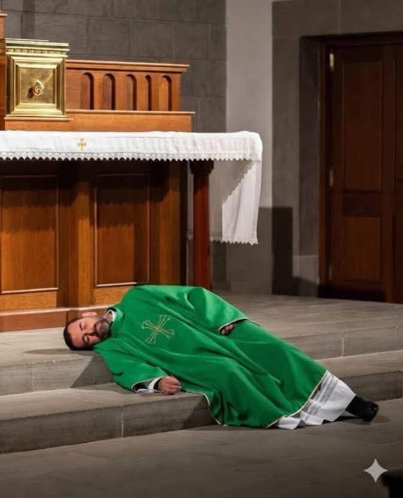 Descanse en paz. Recemos por su Alma.

El domingo pasado, ocurrió una profunda tragedia durante la misa en Wiesmath (distrito de Wiener Neustadt). El querido párroco, P. Raimund Beisteiner, se desplomó repentinamente mientras devolvía las Hostias consagradas al sagrario.