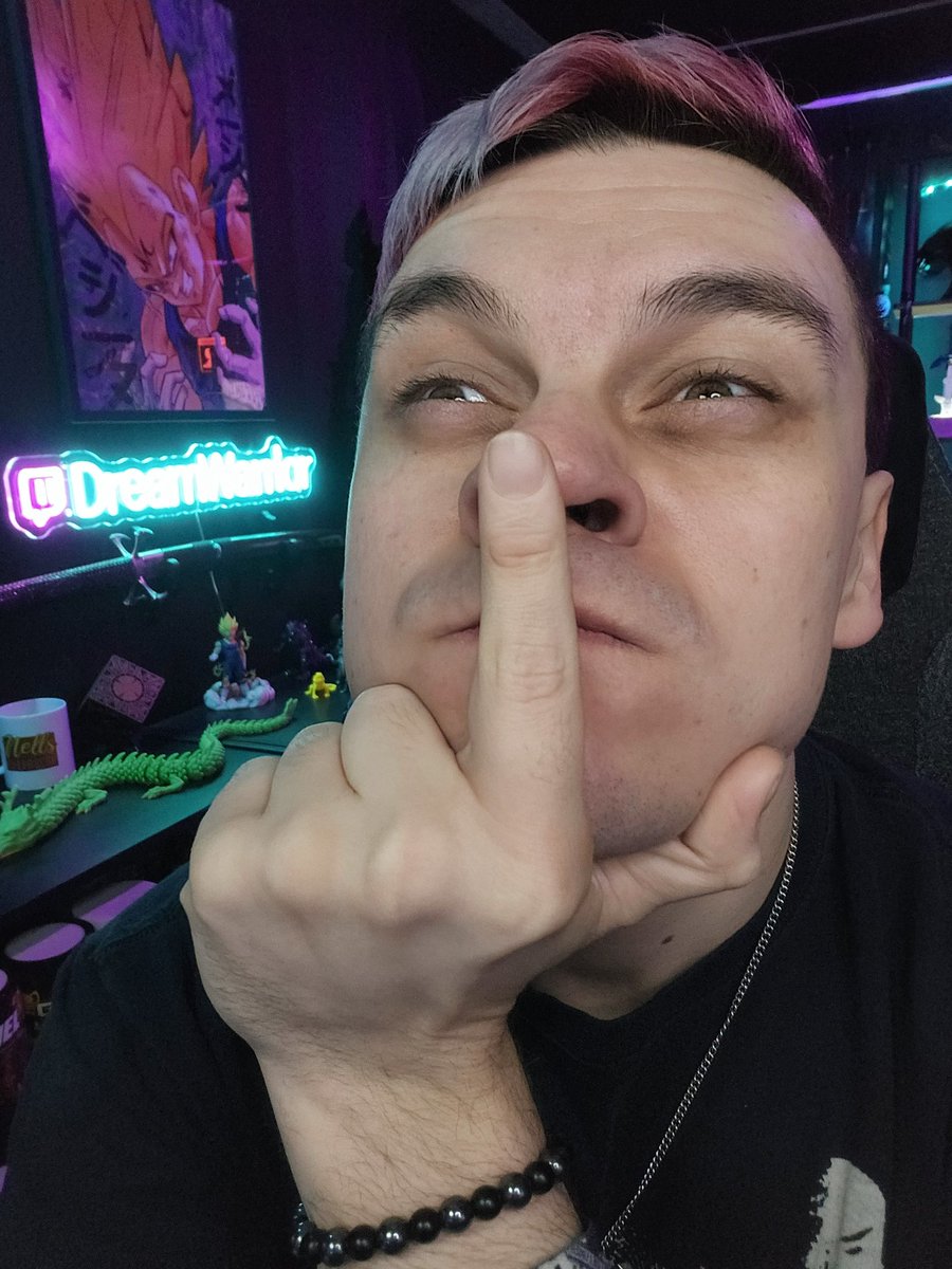 Somethings Fishy.....oh well NEW CHILLAS ART GAME! 🐟🐟🐟

🔴I'M LIVE!🔴
twitch.tv/dreamwarrior