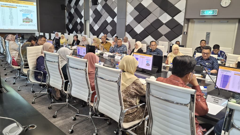 UPPPCpab's tweet photo. Mesyuarat ini diadakan bertujuan untuk mengkaji  semula rumusan prestasi perbelanjaan DE JKR pada Tahun 2025 dan menyusun strategi way forword untuk mempertingkatkan prestasi perbelanjaan DE JKR di Tahun 2026. https://t.co/MzWVOlZlGj