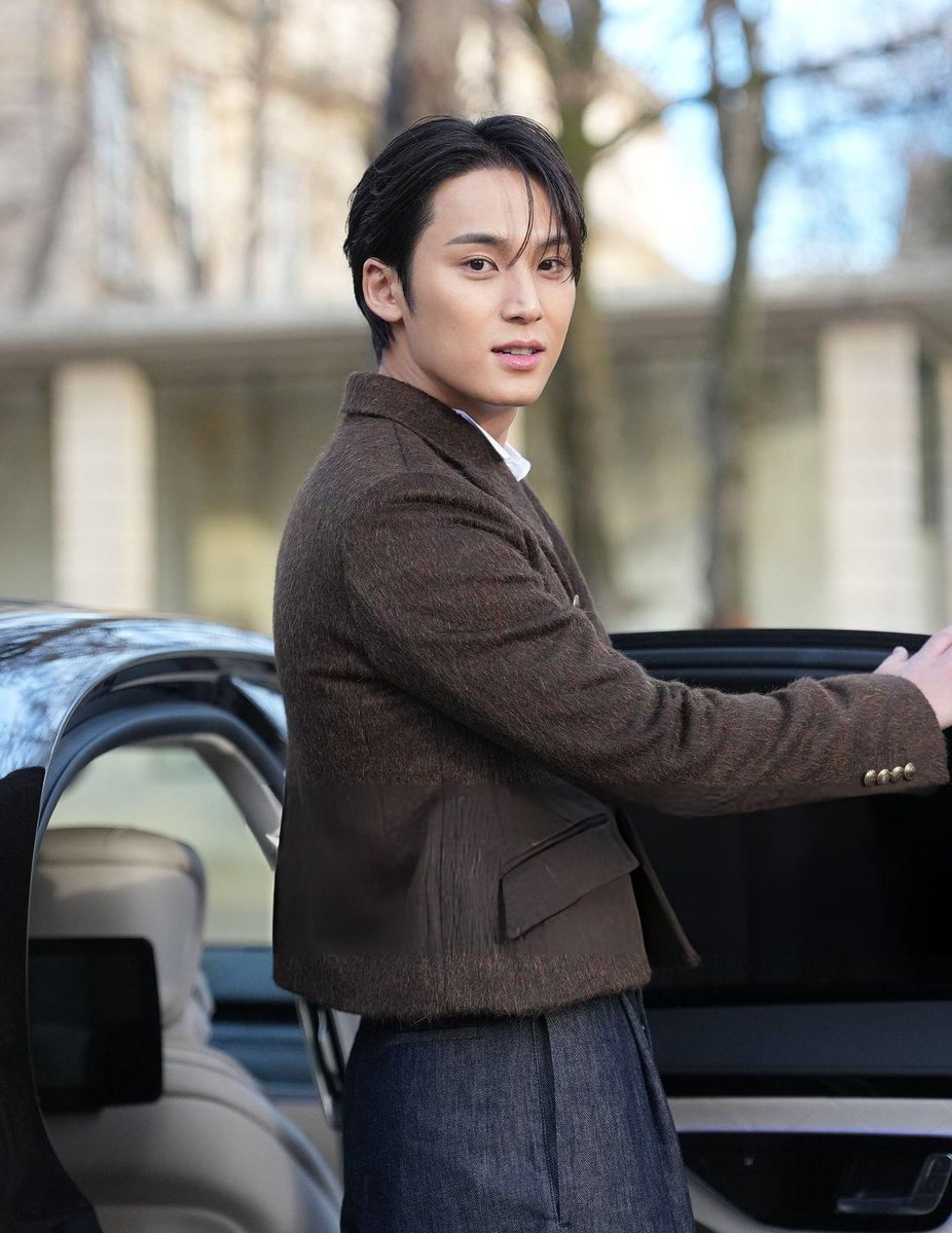 gyumedia's tweet image. MINGYU ranked TOP 1 on the EMV ranking of the top key voices for "paris fashion week - AW26" by lefty!

his earned media value stands at $9.9M with an overall engagement rate of 8.4%. this is his 2nd time topping the emv charts for pfw!

congratulations mingyu! 🖤🐶 #민규