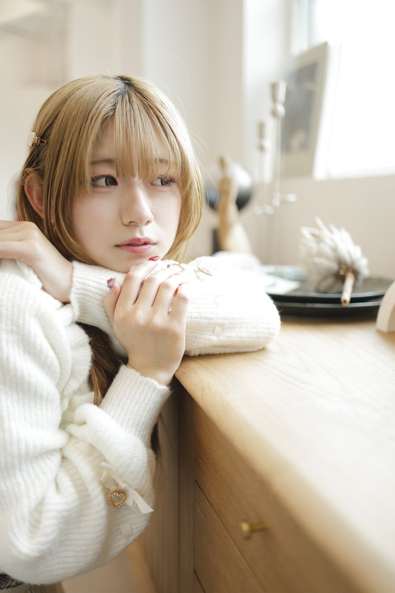 去年2月の しろちゃん（@shiro_melo6） 3枚目、しろちゃんのセーターが