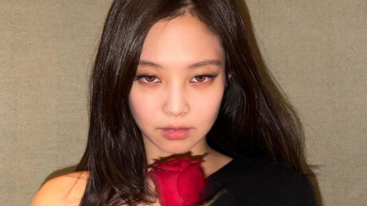 jennie_rins's tweet image. 제니 드라큘라 사진 이게 진짜라니….😱