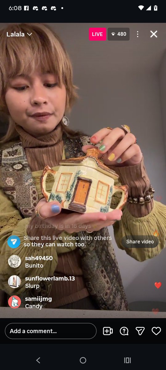 T4KEASL1CE's tweet photo. Keath showing off items they bought from thrifting :~} https://t.co/W6UX1Q7Lyv