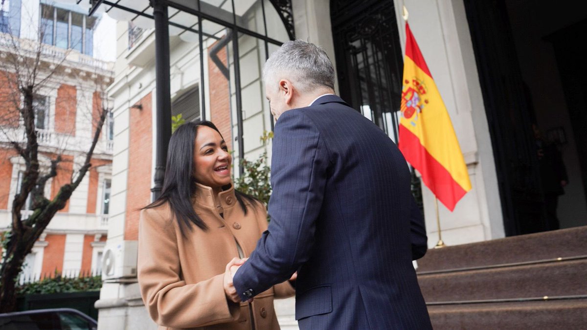 🇪🇸🇩🇴 Encuentro con el ministro del Interior de España, Fernando Grande-Marlaska, en el que abordamos temas de interés común en materia de seguridad y fortalecimiento de la cooperación entre ambos países.

Seguimos afianzando la colaboración internacional para una seguridad más