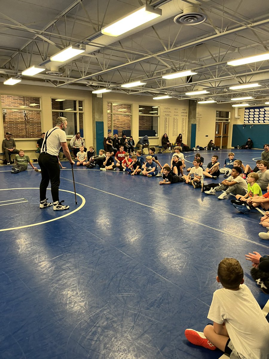 Huskergrappler's tweet image. The kids noticed a few gray hairs in my beard, and started calling me “grandpa.”

So I leaned all the way in. 

Cane. Suspenders. Grandpa voice. Full practice.

#WrestlingLife #CoachLife