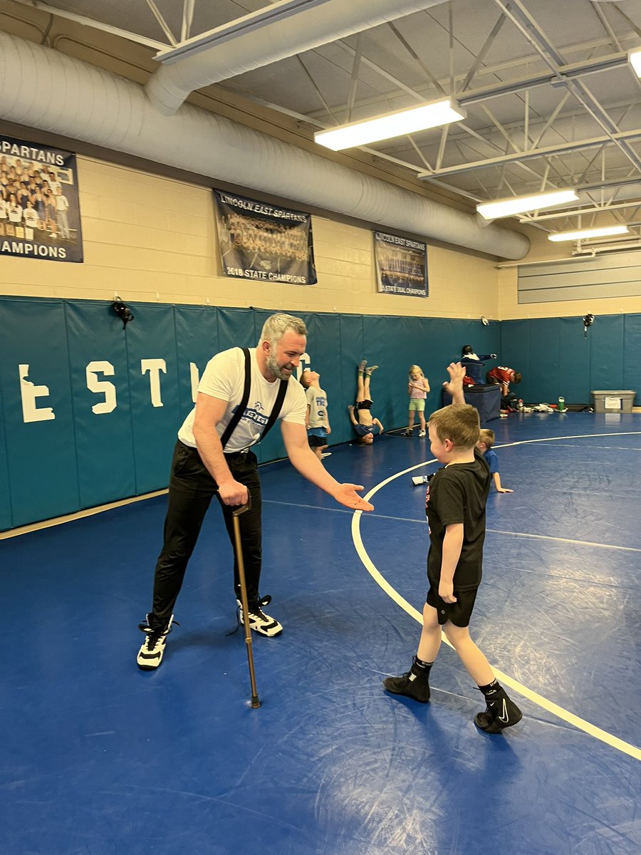Huskergrappler's tweet image. The kids noticed a few gray hairs in my beard, and started calling me “grandpa.”

So I leaned all the way in. 

Cane. Suspenders. Grandpa voice. Full practice.

#WrestlingLife #CoachLife