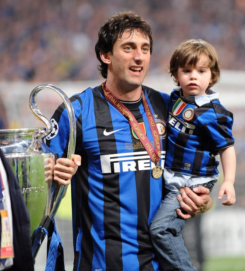 Esteban Cambiasso: "Since Diego Milito wasn’t among the finalists in 2010, for me, the Ballon d'Or lost credibility. A guy who defines the Champions League with two goals, wins the treble, and scores in every final, at least deserved to be among the finalists."