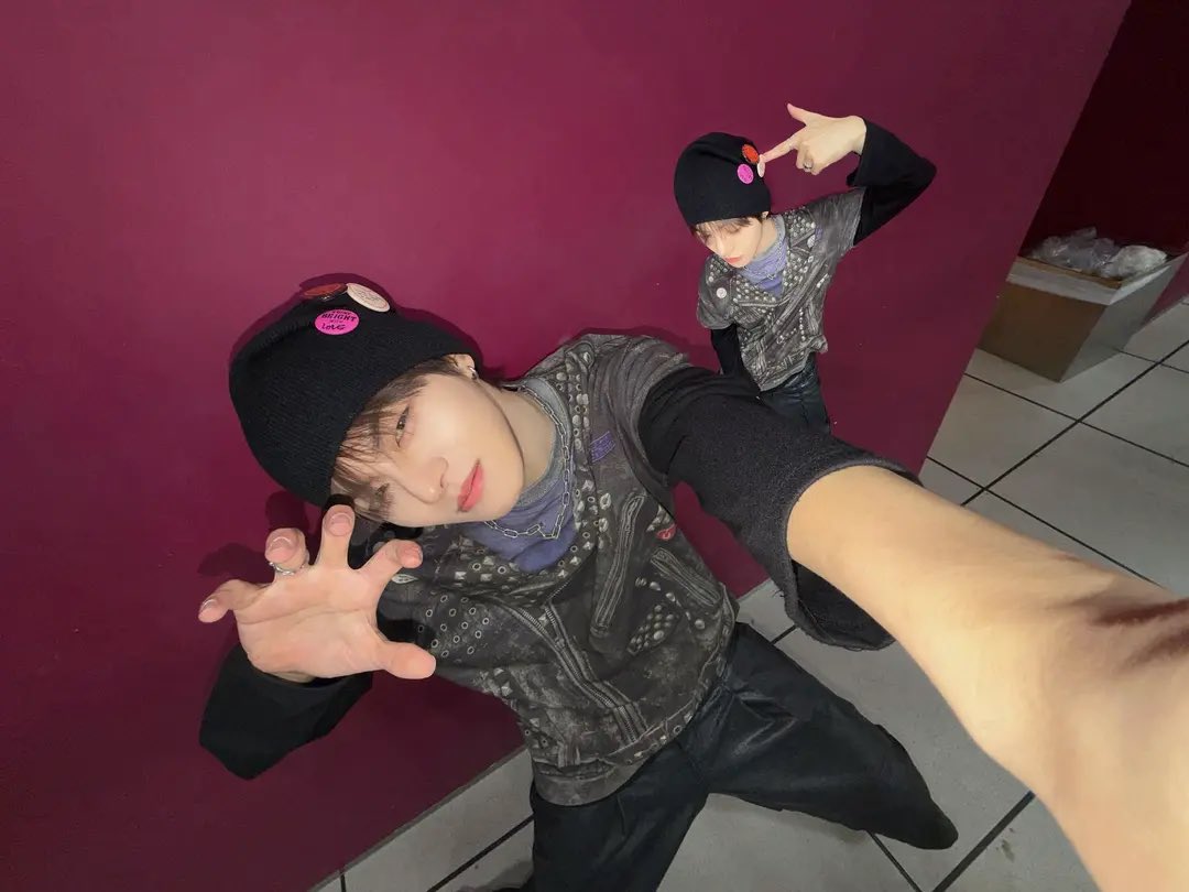 .🦁 Léo apparait dans un nouveau post !
Sur TIKTOK    [260120]

“𝐀𝐋𝐃𝟏 𝐗 𝟐 🤫”

🔗vt.tiktok.com/ZSaYWEXR6/

#LEO #리오 #ALD1_LEO #LEELEO #이리오 #ALPHADRIVEONE #ALD1 #알파드라이브원