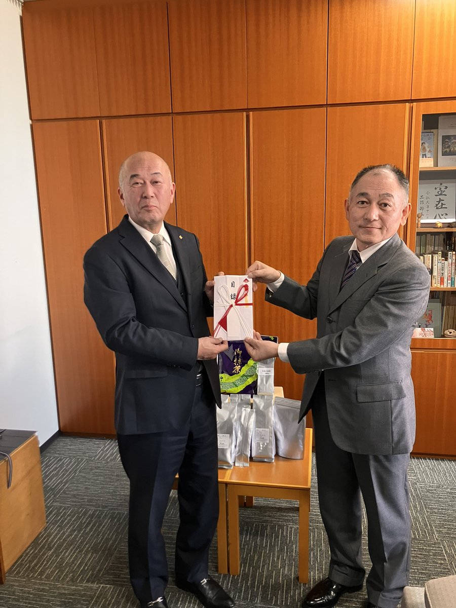 nishiomatcha's tweet photo. 今日は「抹茶の日」
当組合が、1992年制定しました。
先日抹茶の日にあわせて市内教育機関７７校へ12キロの抹茶を寄付いたしました。
各学校の栄養士さんか抹茶を感じるメニューを考案^_^
抹茶トースト
抹茶豆腐ケーキ
抹茶きなこマカロニ
などなど
西尾の抹茶で、地域みんなが元気になりますように。 https://t.co/l9plolxZT9
