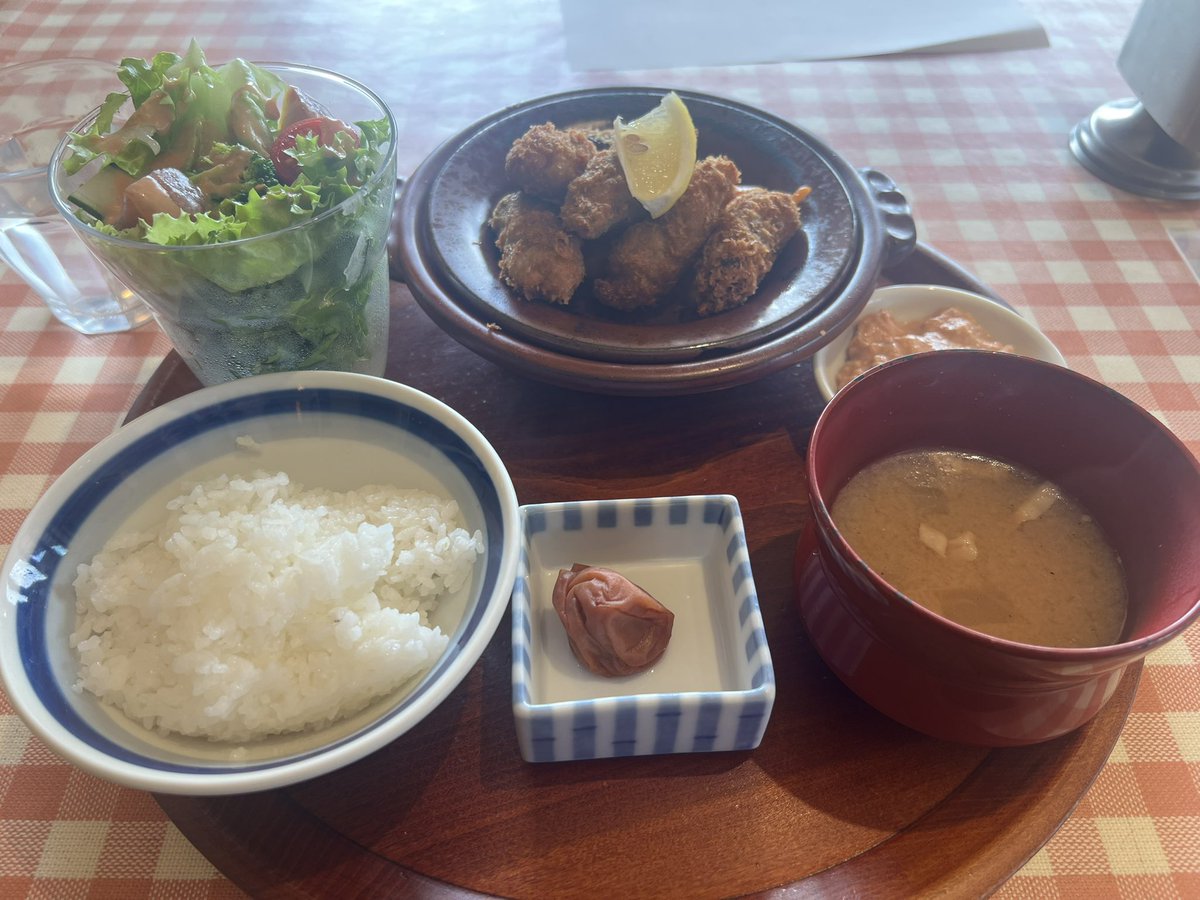mtuttitti's tweet photo. meme さん
おはようございます。勝井に牡蠣フライを食べに行ってきました🦪とても美味しかったです😋本日も宜しくお願いします🥺

#me組
#fmcocolo765 https://t.co/NofQRNFon5