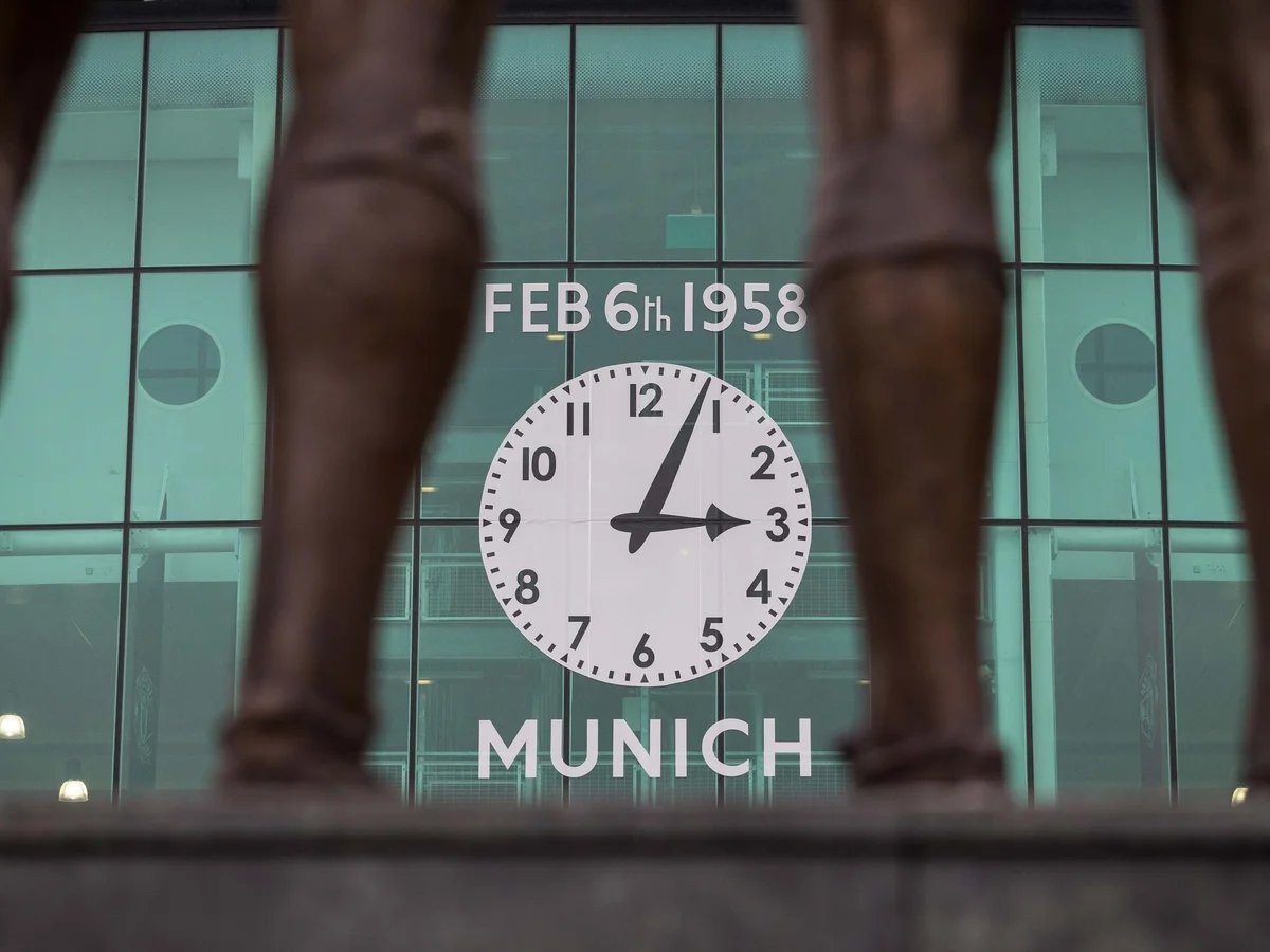 🕑 No dia 6 de fevereiro de 1958, após a disputa de uma partida contra o Estrela Vermelha, em Belgrado, na Sérvia, a delegação do Manchester United fazia a viagem de retorno à Inglaterra no vôo 609 da British European Airways quando o avião sofreu um acidente após uma escala para