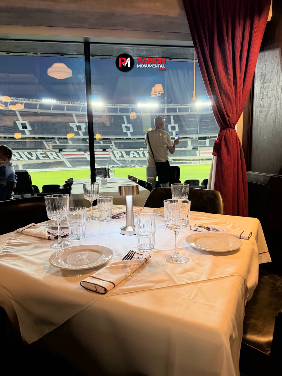 pmonumental's tweet image. 🍴🏟️ La vista que tiene 1901, el Bodegón de River en el Monumental.