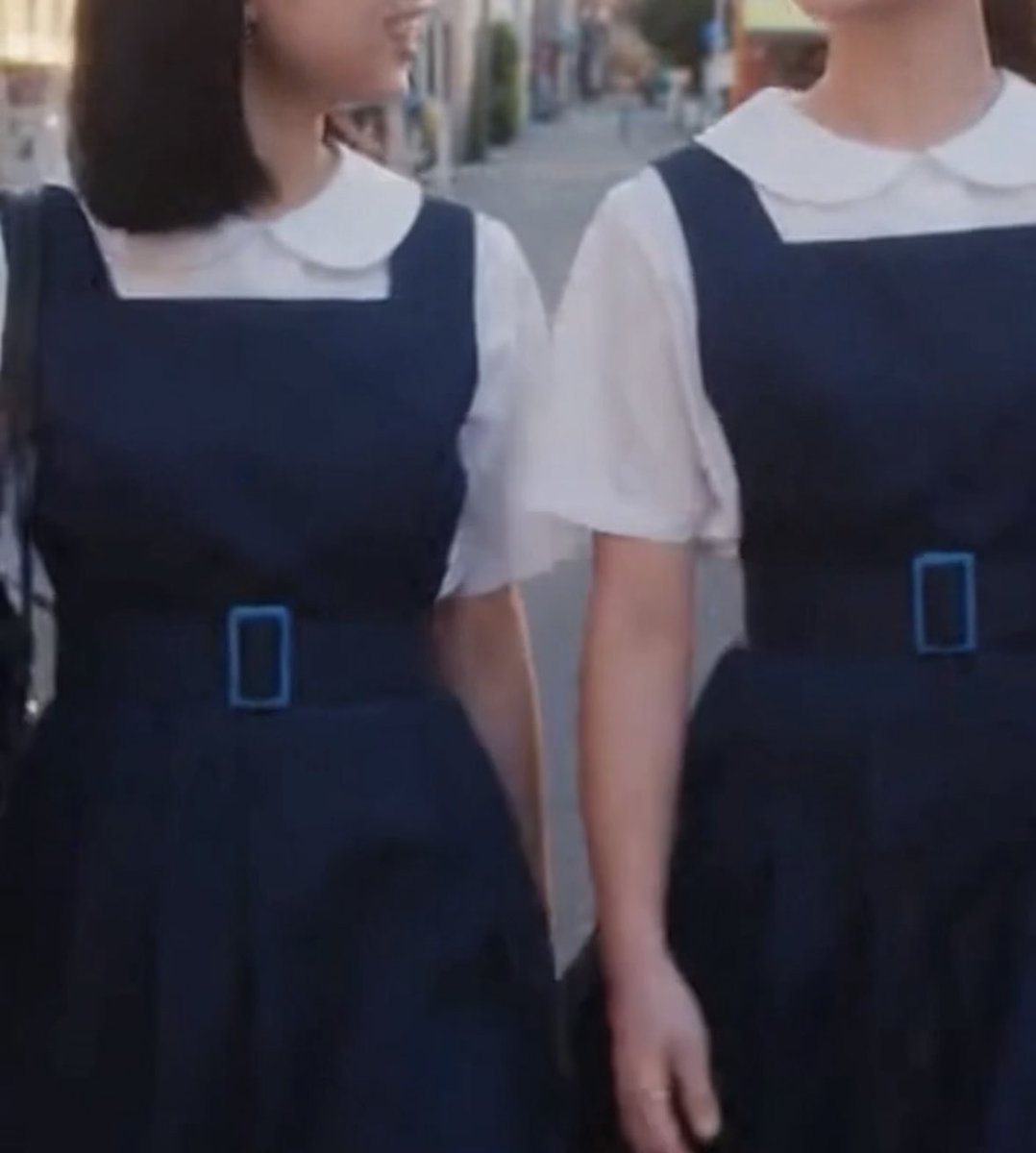 luv_corset's tweet photo. どうして私がこんなにまでウエストを締めるのが好きになってしまったのか…大きく影響しているのは、中学・高校の時の制服だと思う。
ジャンパースカートだったのだが、ベルトをギュッと締めるのがトレンドだった。（少なく��もうちの学校では）
いま思えば、だれが一番細く見えるか競っていたのかも。 https://t.co/AUG06qOjfE