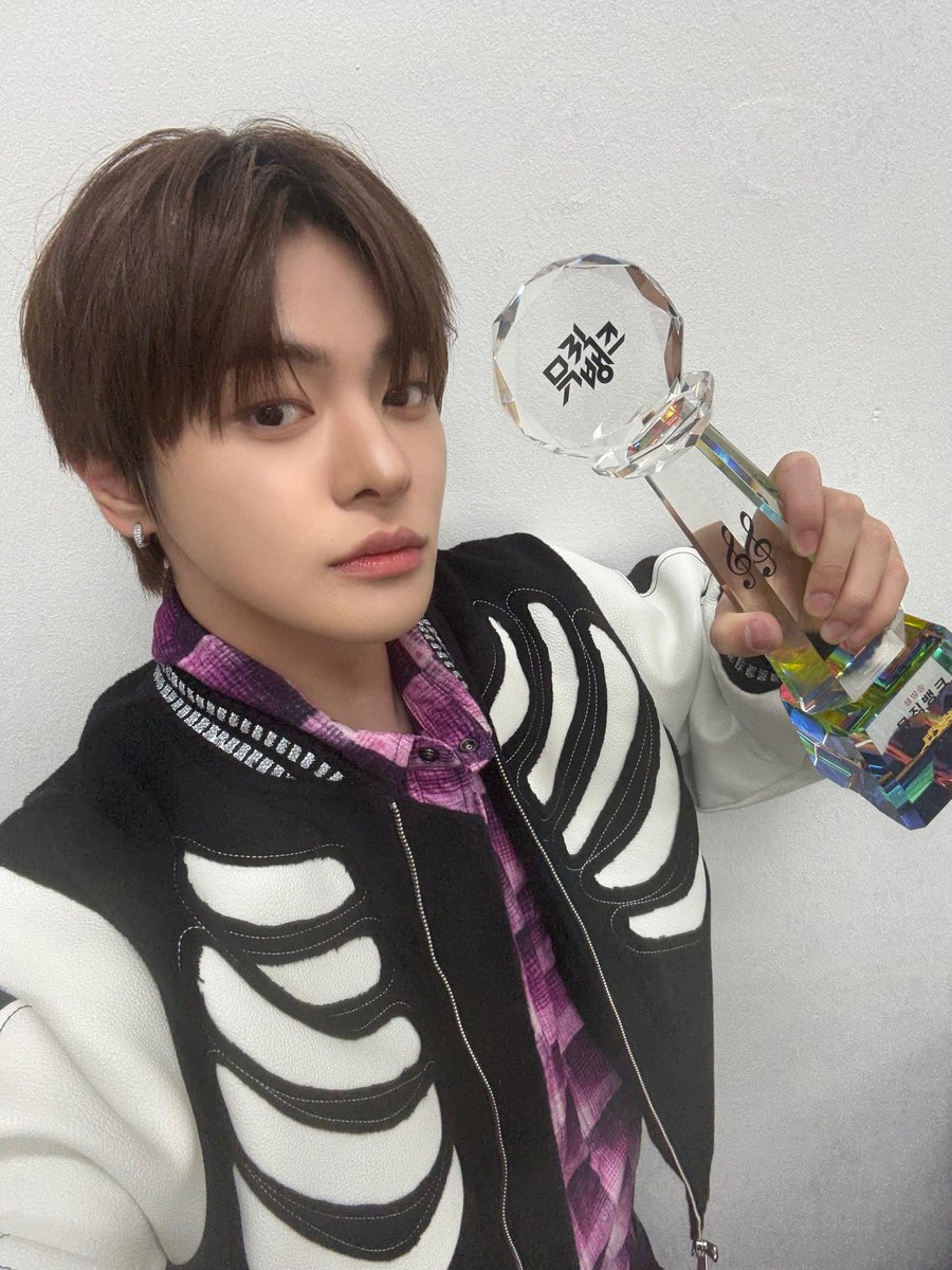 .🦁 Léo apparait dans un nouveau post !
Sur X   [260123]

"ALLYZZZZ, on l'a encore fait !🤩
 Merci infiniment Allyz, on va continuer à se donner à fond pour le reste des promotions. Je vous aime ❤️ !

#LEO #리오 #ALD1_LEO #LEELEO #이리오 #ALPHADRIVEONE #ALD1 #알파드라이브원