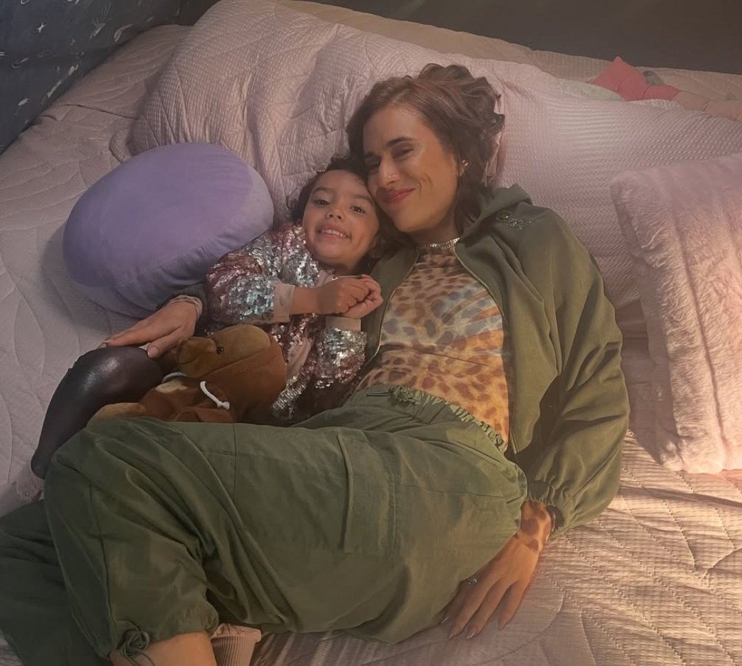 bestalliesp's tweet photo. ES TAN MOM GIRL😭🩷 https://t.co/kOqIg7oinn