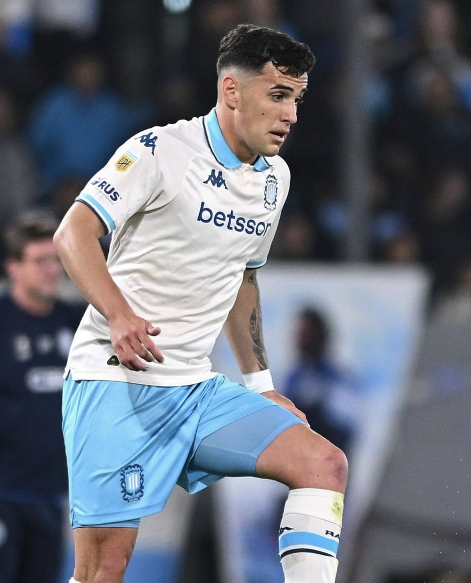 como va estar en discusión de "¿Quien tiene que ser el 5 de Racing?" cuando tenemos a esta bestia en el plantel que esta pidiendo pista desde que llegó y demostró que está a la altura para jugar.