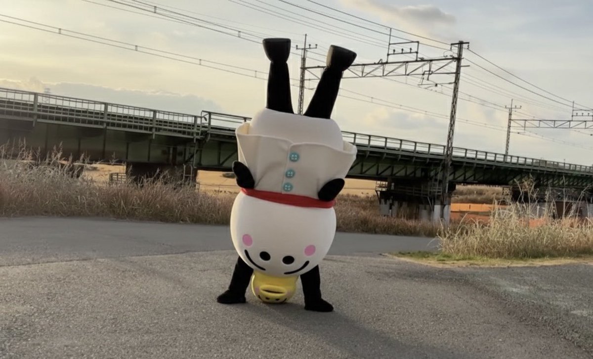 水不足だから、てるてる坊主が逆立ちするしかあるまい なんか、変