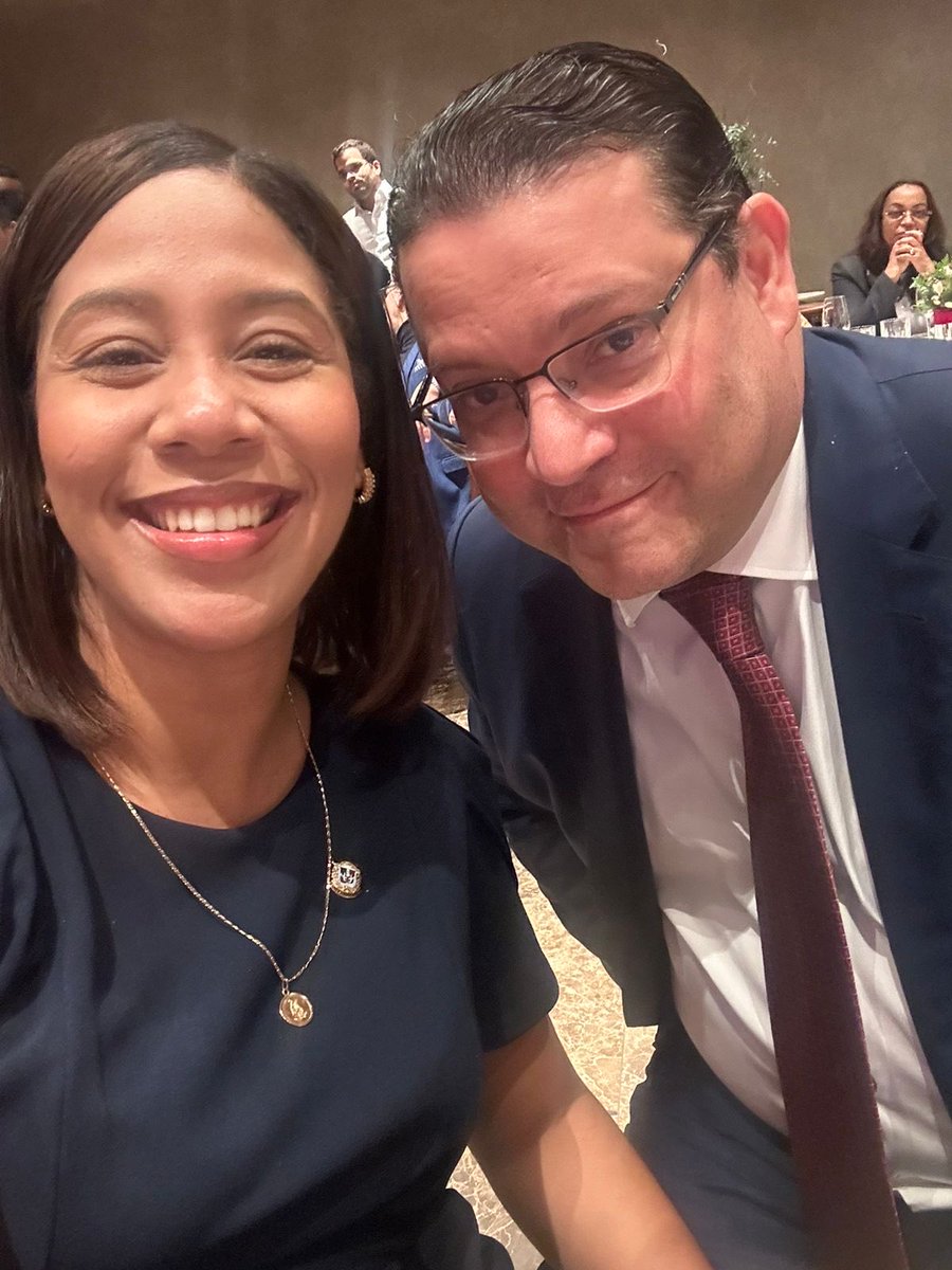 ¡Feliz cumpleaños <a href="/SanzLovaton/">Yayo</a> !
Gracias por siempre apoyar las mejores causas y aportar en la construcción de un mejor país.