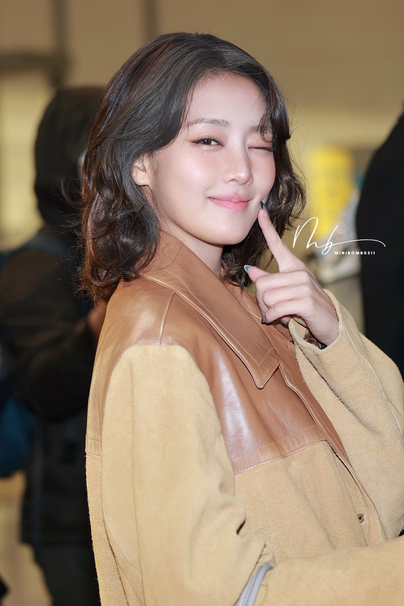 260206 민니 ❤️❤️❤️

🛫🇭🇰

😳➡️😊➡️🤔➡️😉👈🏻

#민니 #아이들 #Minnie  #Idle  #มินนี่ #ミンニ