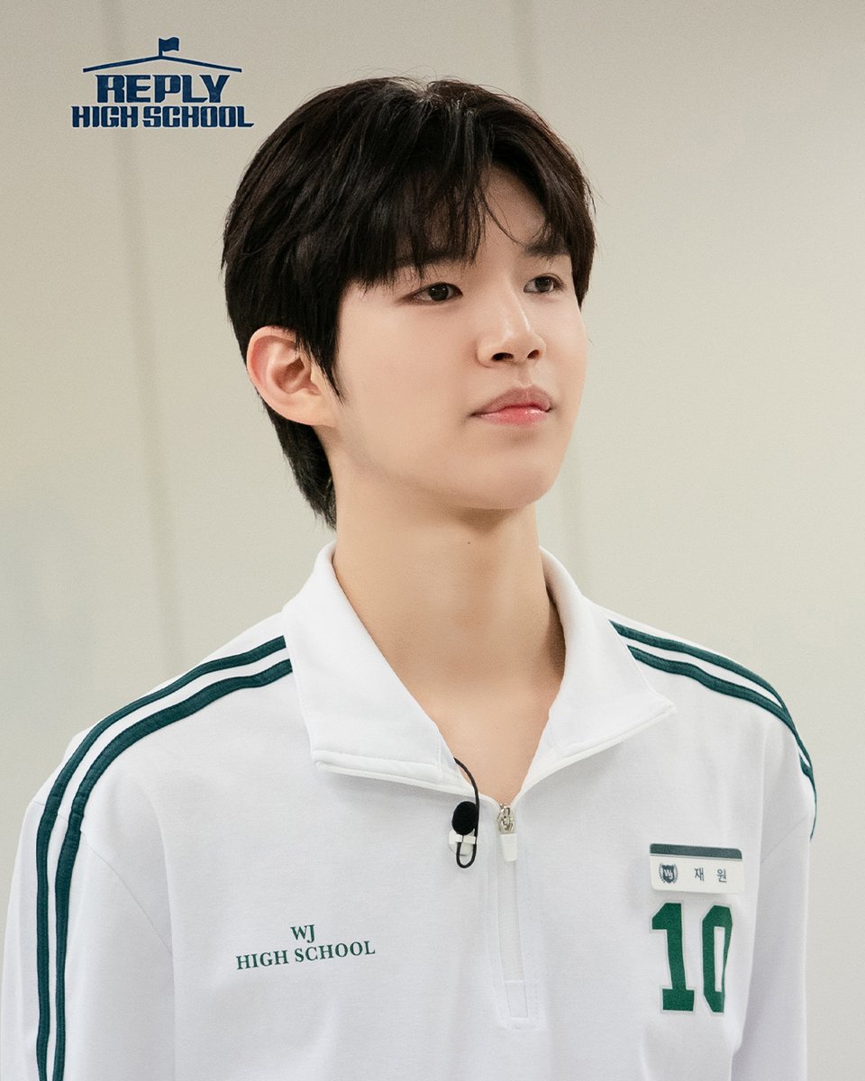 🔓10년대 반 🅟🅗🅞🅣🅞 𝗨𝗻𝗹𝗼𝗰𝗸
 
⏰첫 방송 𝐃-𝟕! 10년대 반 학생들 미리 만나기👀

✔ Watch more on 𝗠𝗻𝗲𝘁 𝗣𝗹𝘂𝘀
mnetplus.onelink.me/TRa8/lrzndg7t

A time-slip growth variety show
with boys leading the future of K-culture
〈Reply High School〉

2/13(Fri) 8:20PM 𝗠𝗻𝗲𝘁