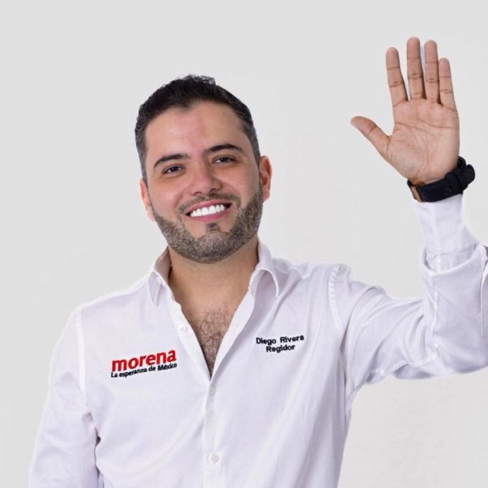 rthur013's tweet photo. El Alcalde de Tequila, modelando el nuevo uniforme de MORENA...
¿Que les parece? https://t.co/MySK7CQo14