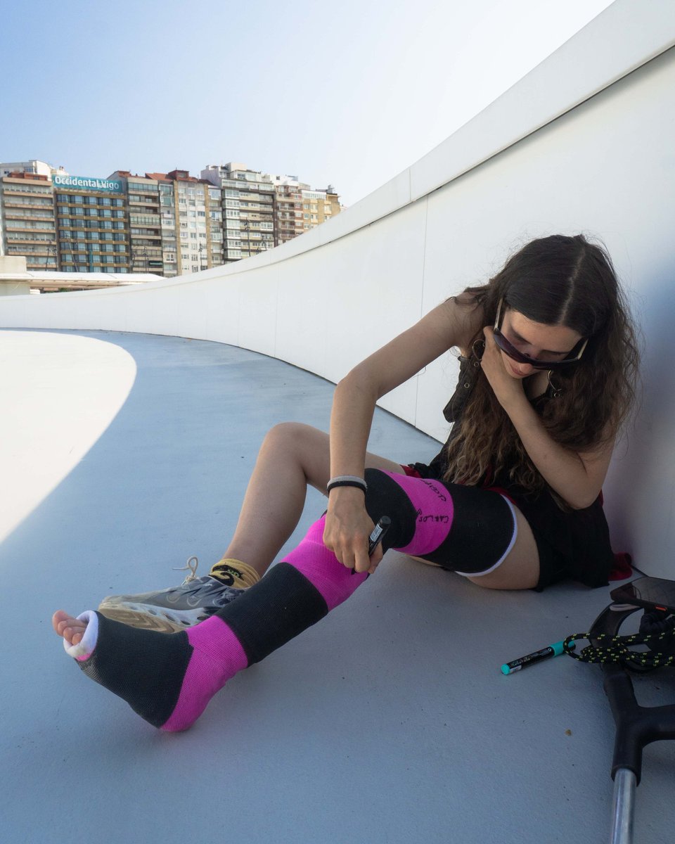 castersworldw's tweet photo. More like this in our websites
https://t.co/yiDuyHggQ0
#legcast #armcast #castfetish #plastercast #fiberglasscast https://t.co/tKNI1i07Bq