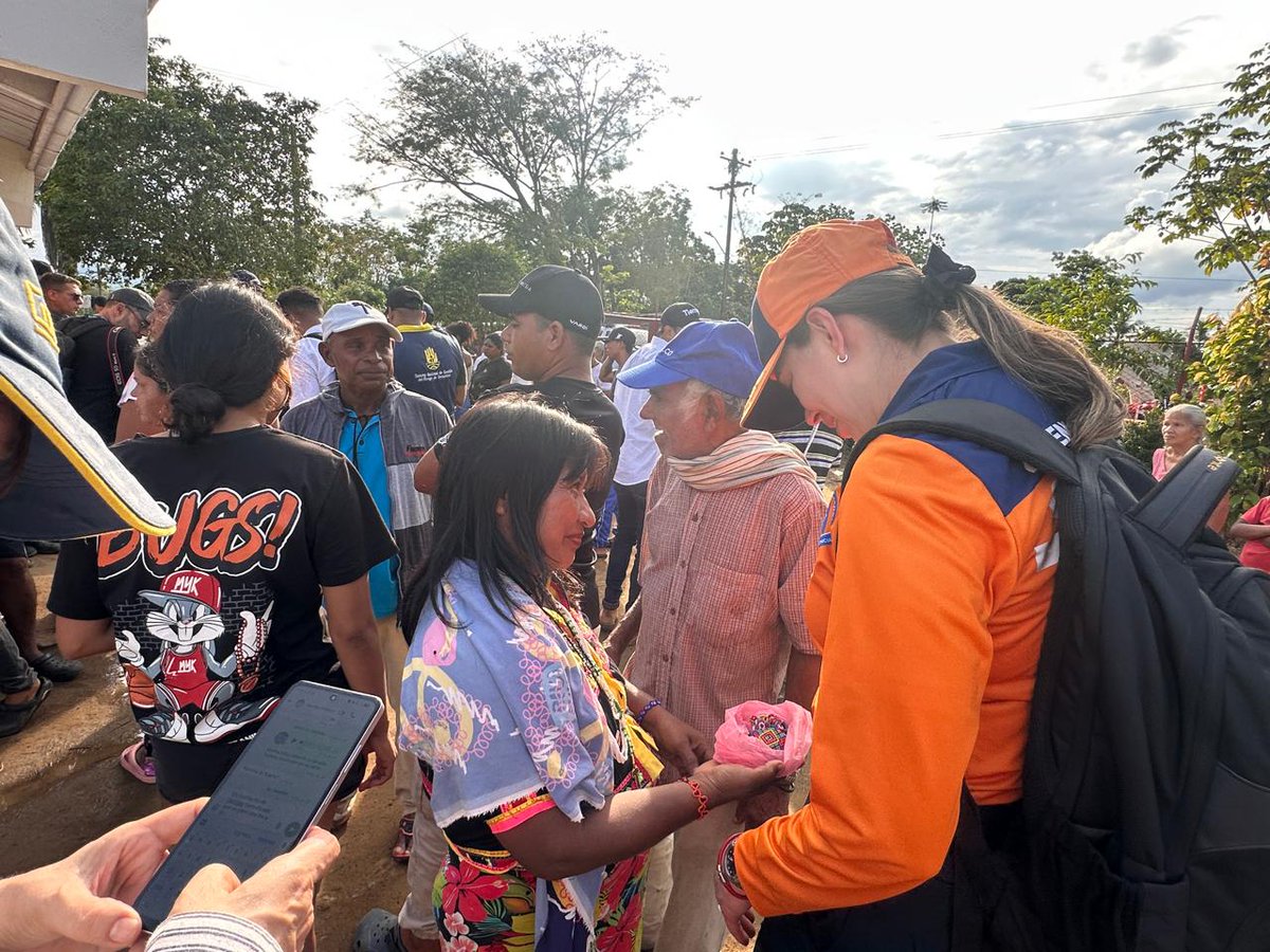 DefensaCivilCo's tweet photo. ¡Presentes donde más nos necesitan! 🇨🇴
Nuestra Directora Ana Milena Mejía y @CarlosCarrilloA (@UNGRD) recorren las zonas rurales de #Tierralta, #Córdoba. Escuchamos a las comunidades para dar soluciones reales a los afectados por las inundaciones. 🤝
#ComprometidosConColombia https://t.co/JCtnBj8hxf