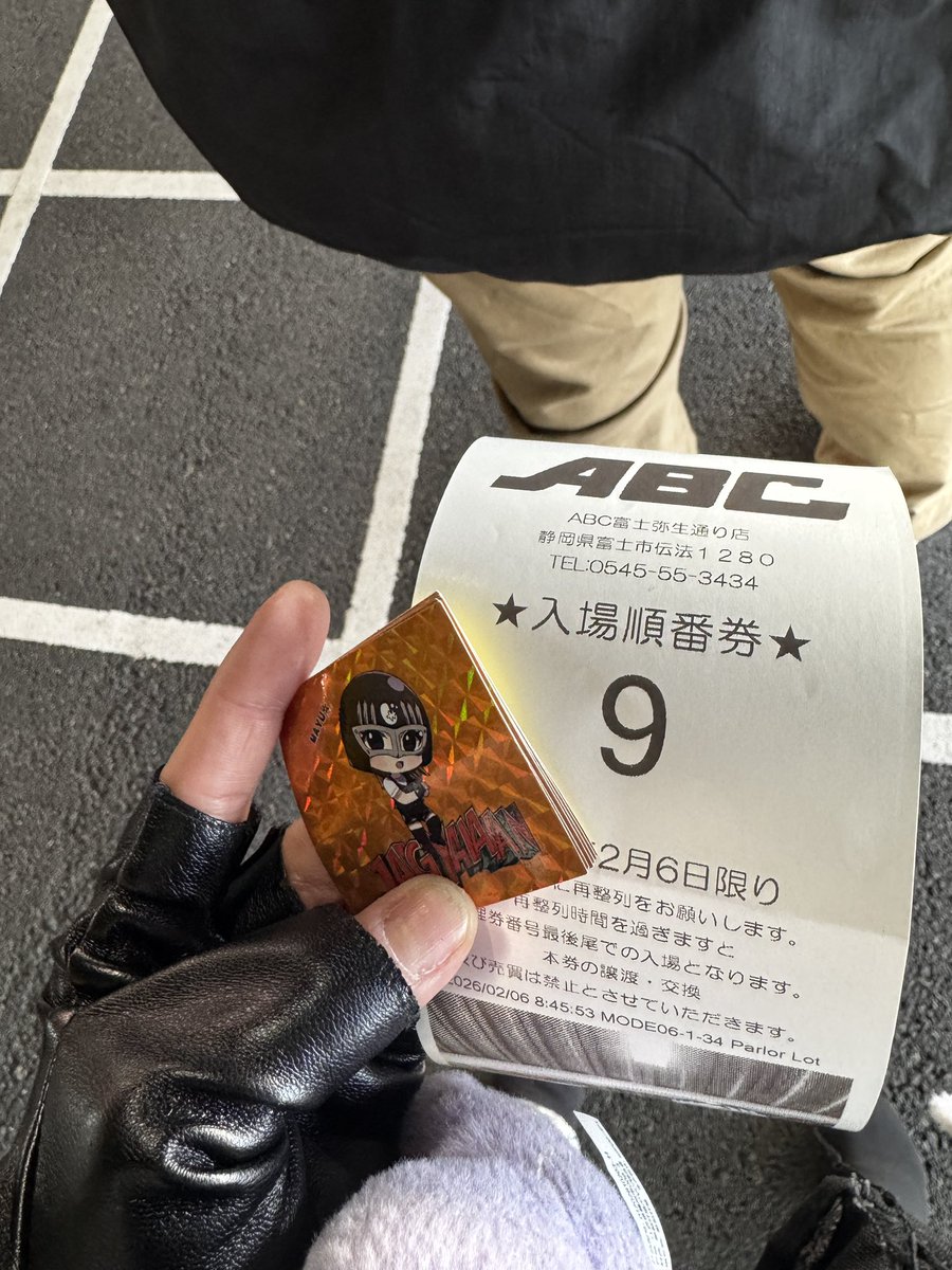 おっはよぅございまーーーす！
MAYUが大好きなABC富士弥生通り店にやってまいりました✨

夏はキャンプして富士山に登るけど、冬はさすがにパチスロ打って帰ります！

配信もやりまぁーす！
youtu.be/1H_BIwzd2xU
9:30〜10:55
12:30〜15:00
2部構成🙌
よろしゅうお願いします

#PR