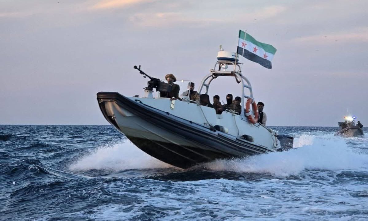 Military_OSTX's tweet photo. 🔻 القبض على زورق يقل فلول للنظام البائد في مياه #اللاذقية https://t.co/6HOOeDsKFt