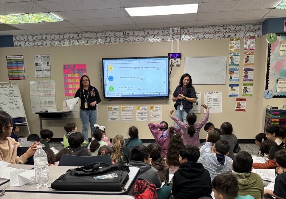 HendersonMISD's tweet photo. Coteach is a natural part of our teams at Henderson! Students win when teachers partner up! I’m so proud of our team!! 💙🧡🐯 #TheStudentExperience #GrowandDevelop @kaylynncook_ @Alaina_Boaz https://t.co/Nmce4hcf65