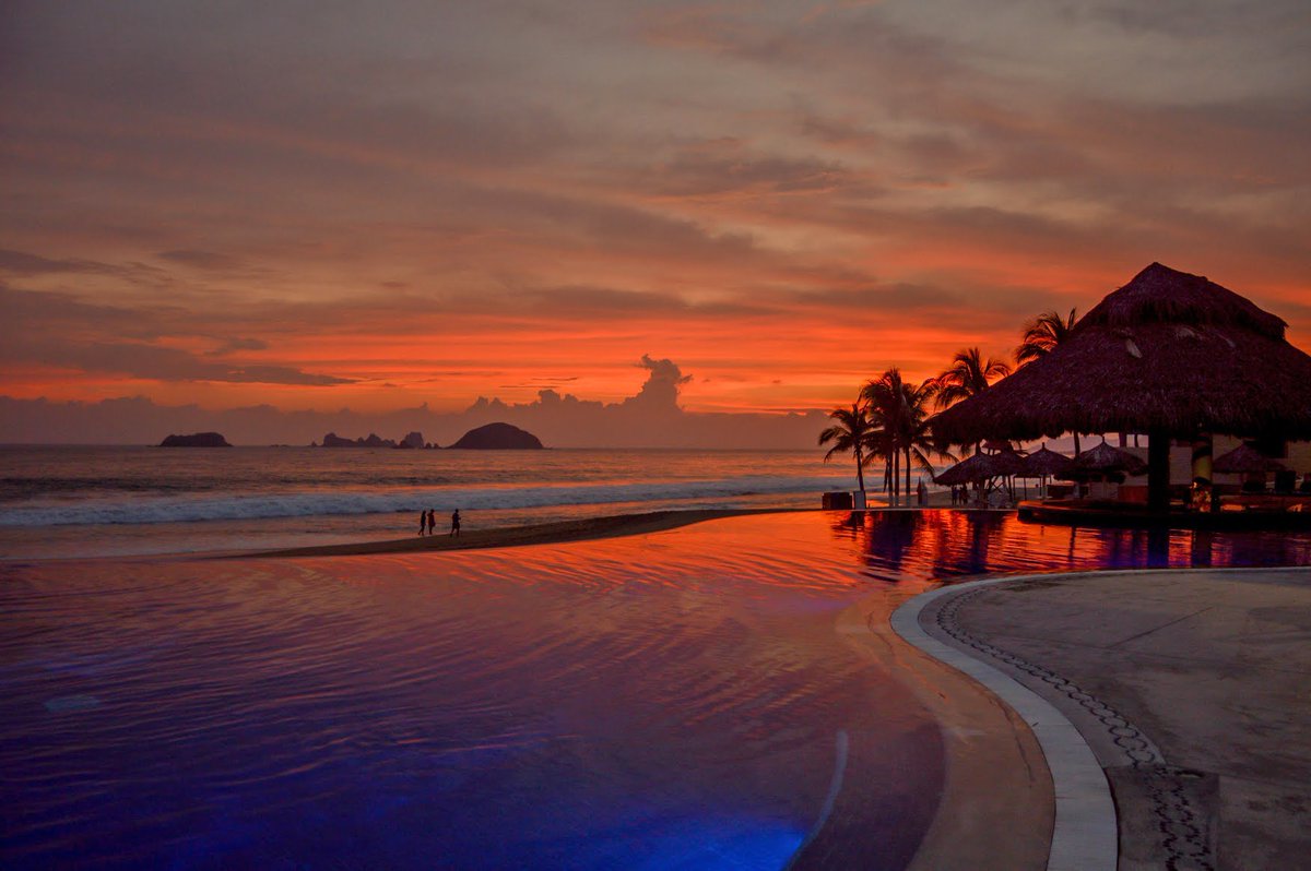 En #IxtapaZihuatanejo, las tardes se disfrutan sin prisa. El mar, la brisa y los colores del atardecer crean un momento perfecto para relajarse. Aquí, cada final del día se vive con calma. 🌅

📸 Hotel Posada Real Ixtapa

#HotelesIxtapaZihuatanejo #ThisIZit #VisitIZ #Zihuatanejo