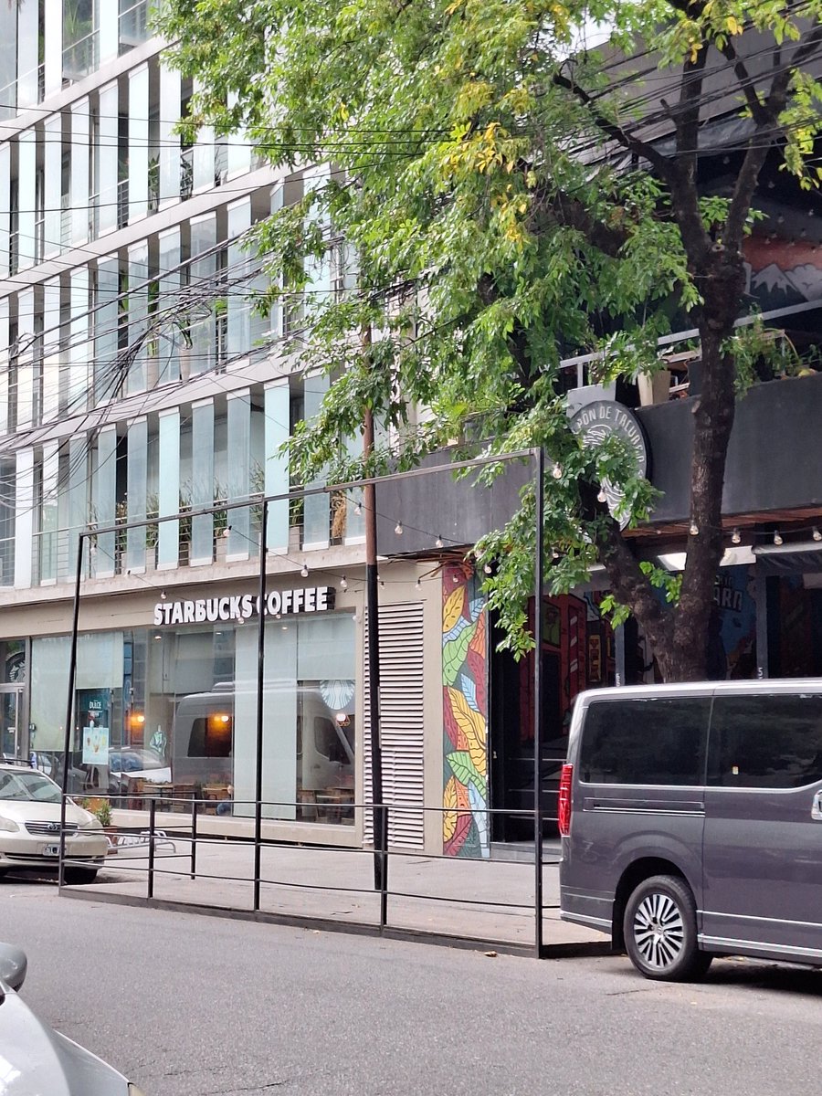 Locales que cierran por la crisis y deck que quedan abandonados 
Quién controla? <a href="/bacomuna14/">Comuna 14</a>