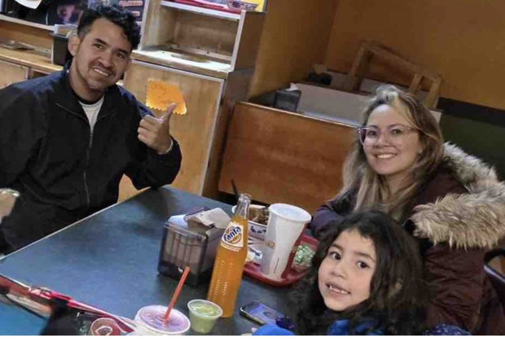 The public made noise for Liam Ramos and it got him released from Dilley. 

Now we must make noise for 7 year old Diana Crespo.

Her parents were taking her for emergency medical care when ICE grabbed them, and she’s rotting in the camp sick and exposed to measles.

Get them out!