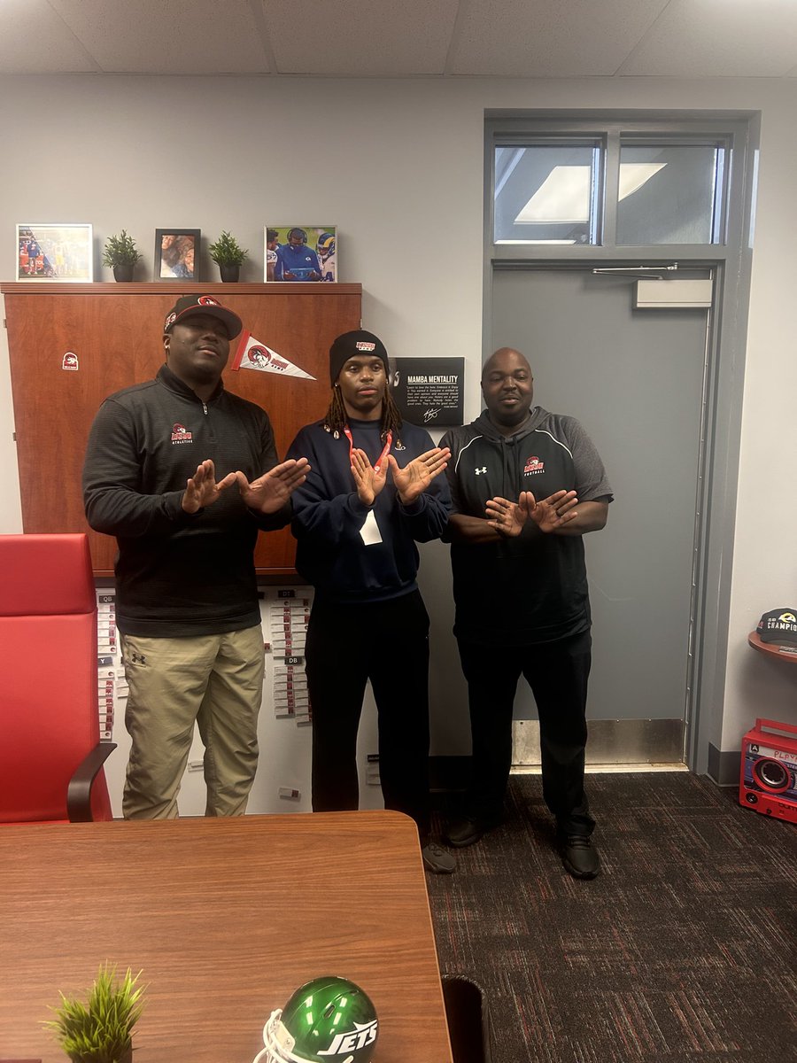 C’Quarhion “ Fat” Mitchell 3 tweet media